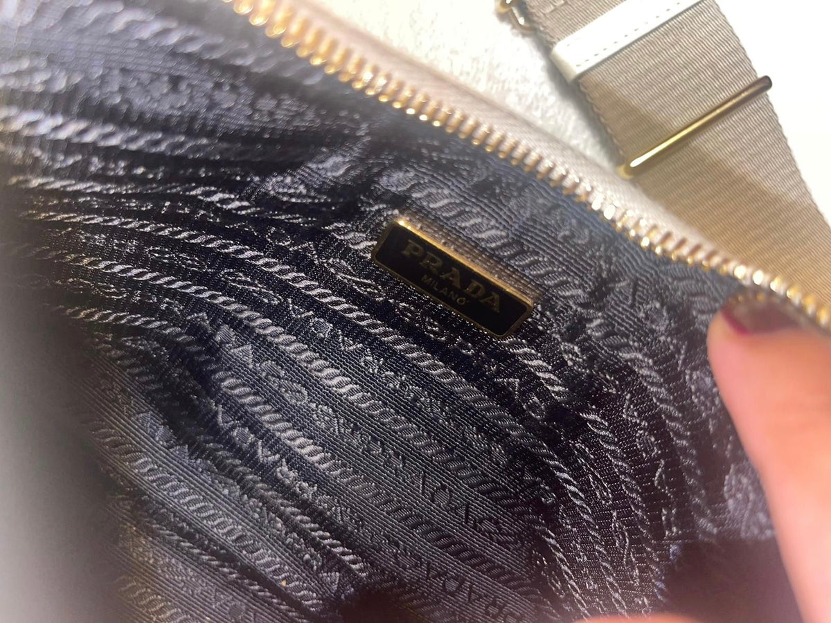 BORSA PRADA Re-Edition 2005 in saffiano bianca