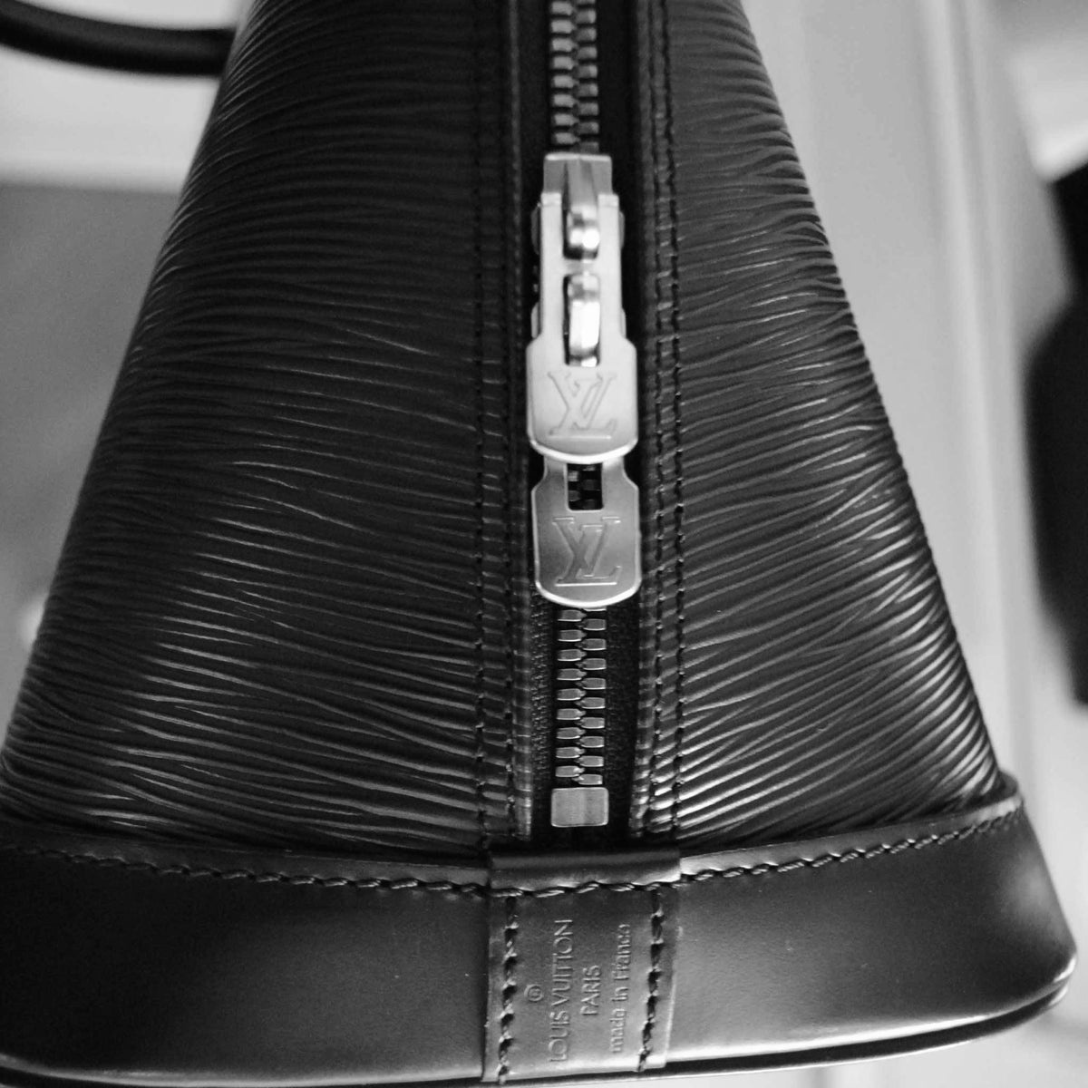 BORSA LOUIS VUITTON ALMA EPI PM NERA