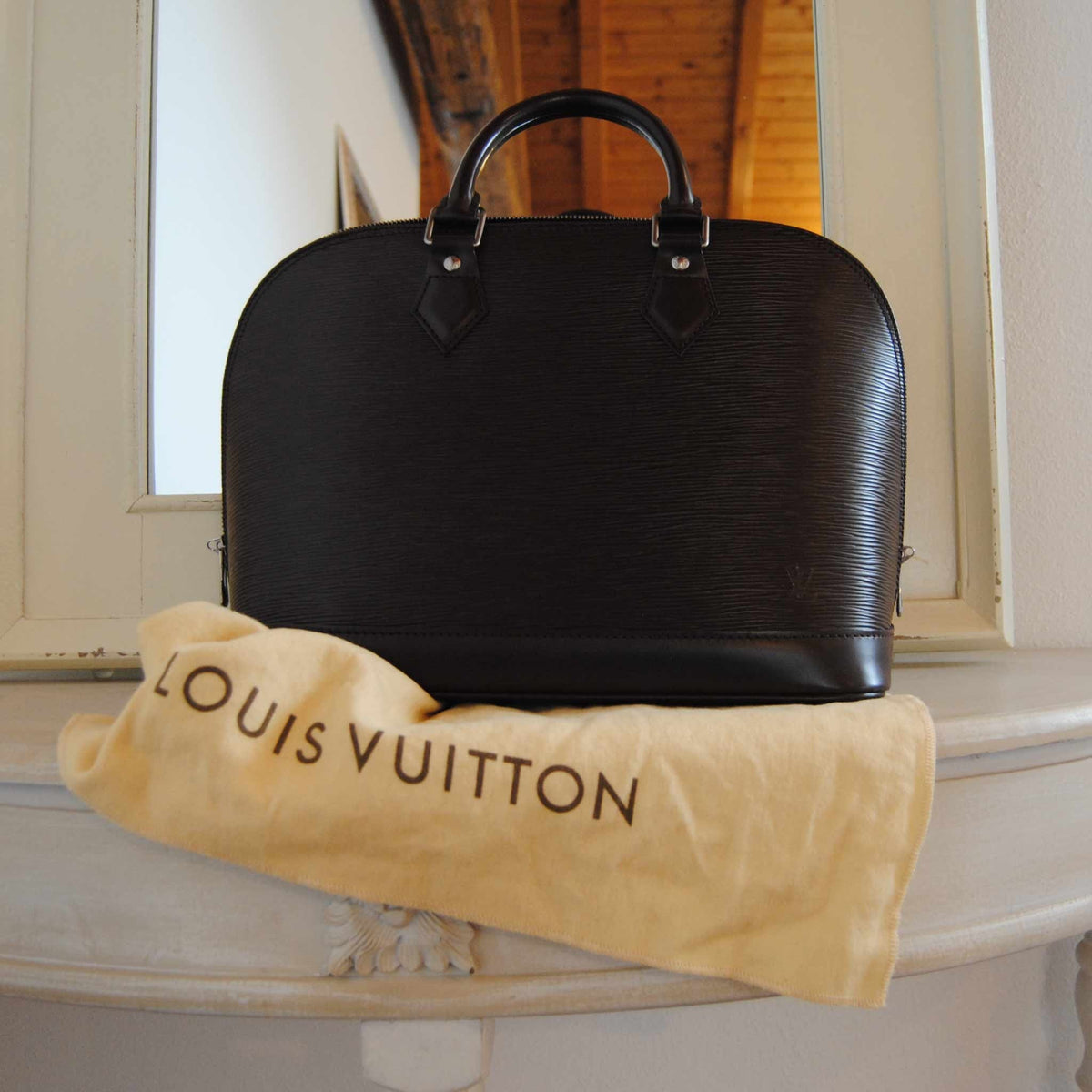 BORSA LOUIS VUITTON ALMA EPI PM NERA